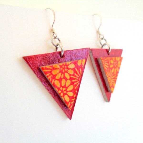 Boucles d'oreille en carton - Triangle - Rouge carmin/Fleurs orange - Argent 925
