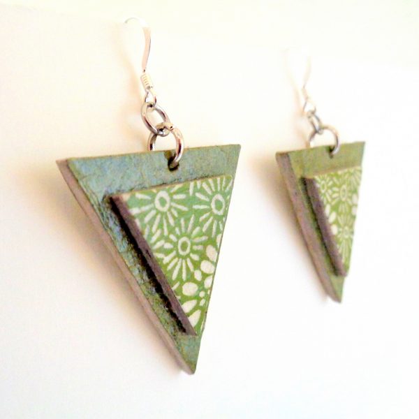 Boucles d'oreille en carton - Triangle - Vert olive/Vert fleurs - Argent 925