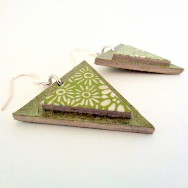 Boucles d'oreille en carton - Triangle - Vert olive/Vert fleurs - Argent 925