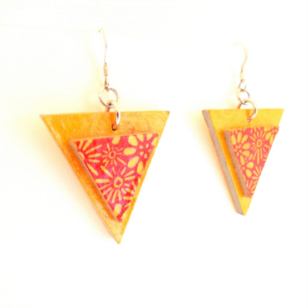 Boucles d'oreille en carton - Triangle - Jaune ocre/Fleurs orange - Argent 925