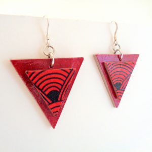 Boucles d'oreille en carton - Triangle - Rouge carmin/"Rouge noeuds" - Argent 925 – Image 3