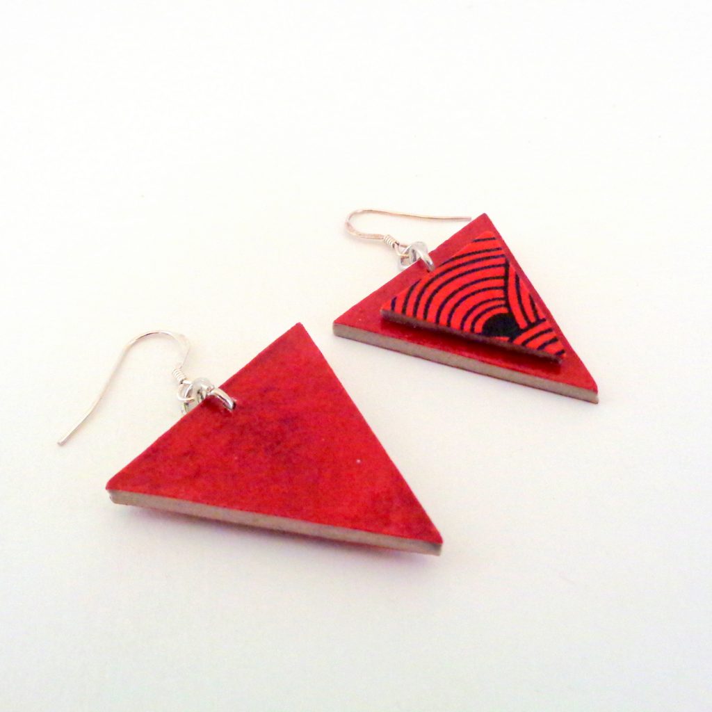 Boucles d'oreille en carton - Triangle - Rouge carmin/"Rouge noeuds" - Argent 925
