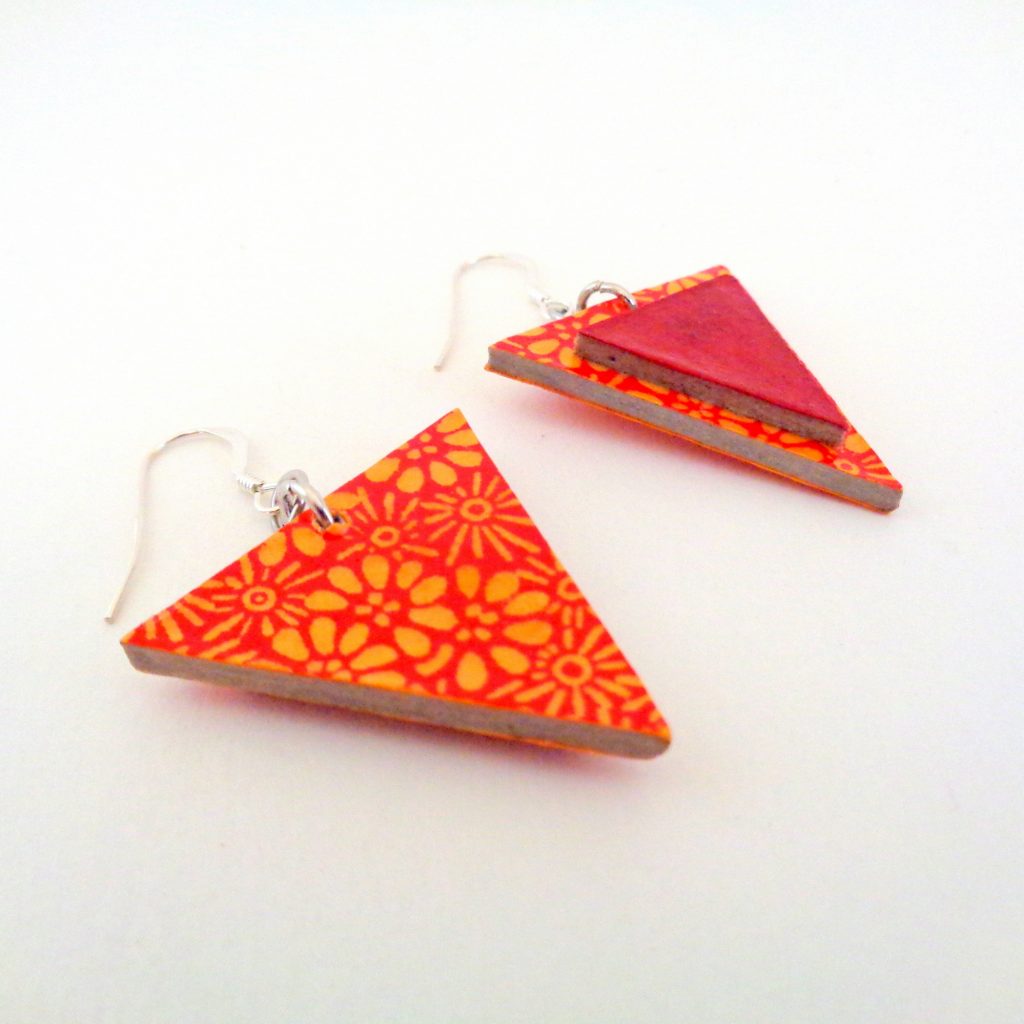 Boucles d'oreille en carton - Triangle - Fleurs orange/Rouge carmin - Argent 925