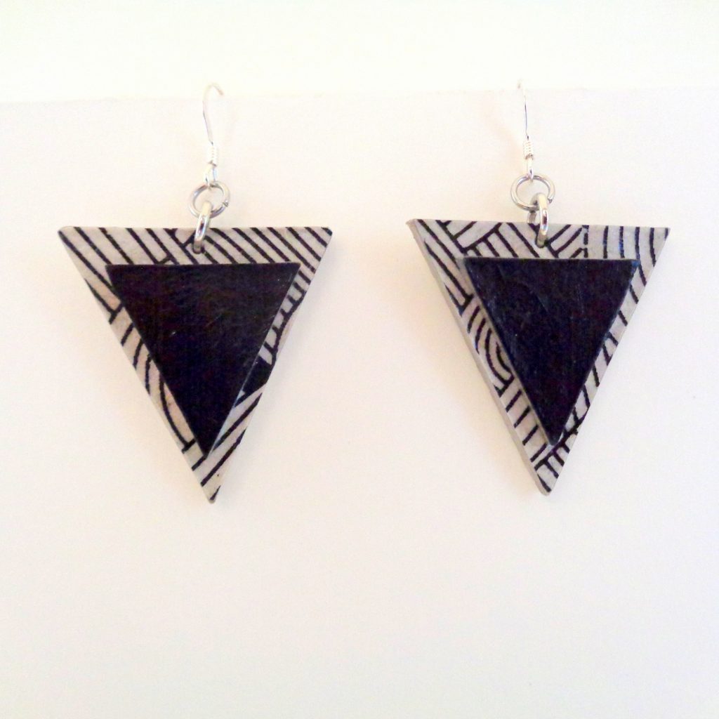 Boucles d'oreille en carton - Triangle - Blanc noeuds/Noir - Argent 925