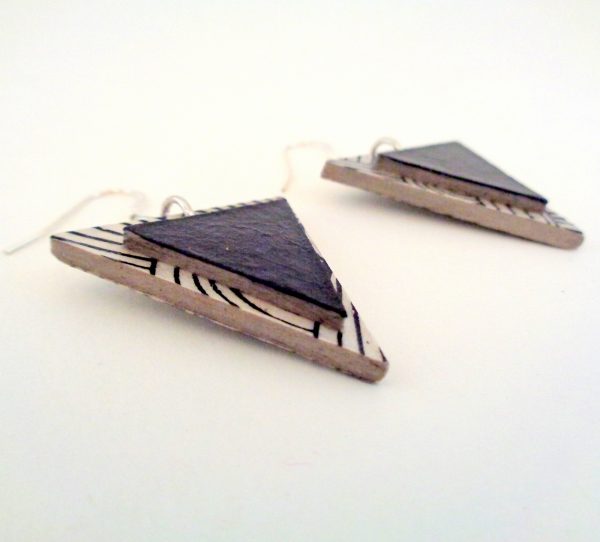 Boucles d'oreille en carton - Triangle - Blanc noeuds/Noir - Argent 925