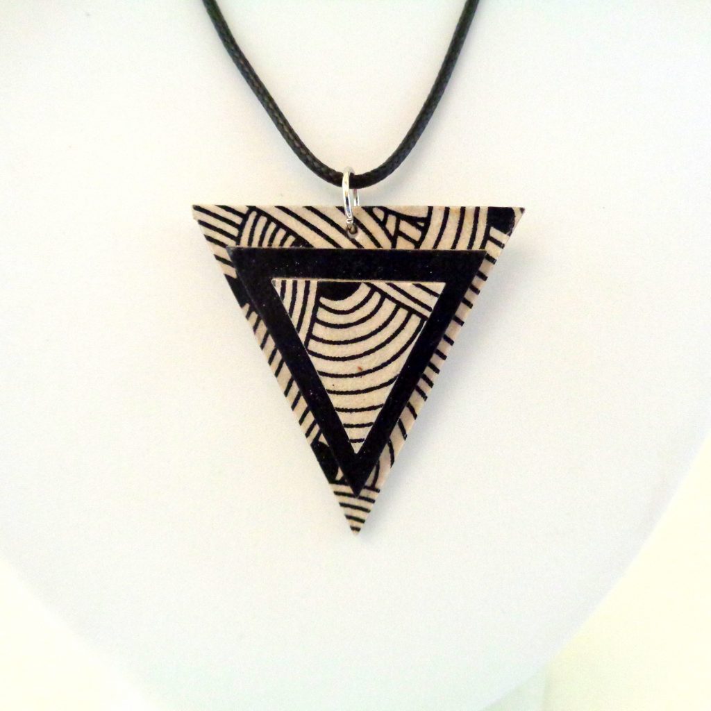 Pendentif triangle en carton - Blanc Nœud/Noir