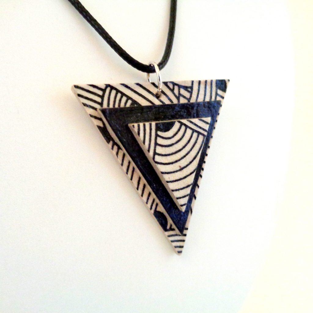 Pendentif triangle en carton - Blanc Nœud/Noir