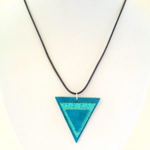 Pendentif triangle en carton - Bleu turquoise/Fleurs bleues – Image 2