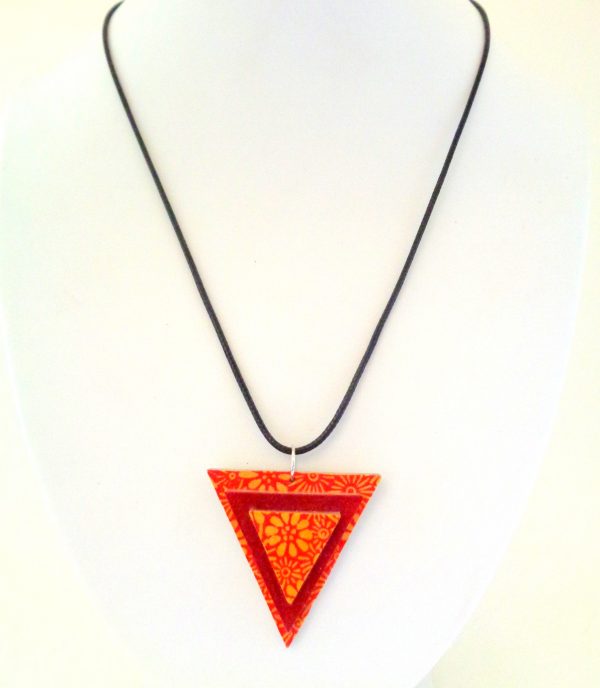 Pendentif triangle en carton - Fleurs orange/Rouge carmin
