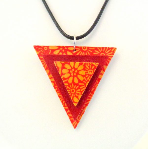 Pendentif triangle en carton - Fleurs orange/Rouge carmin