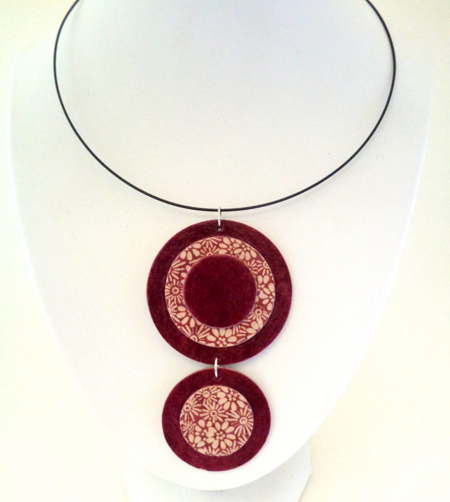 Pendentif long ronds en carton - Bordeaux/Fleurs bordeaux