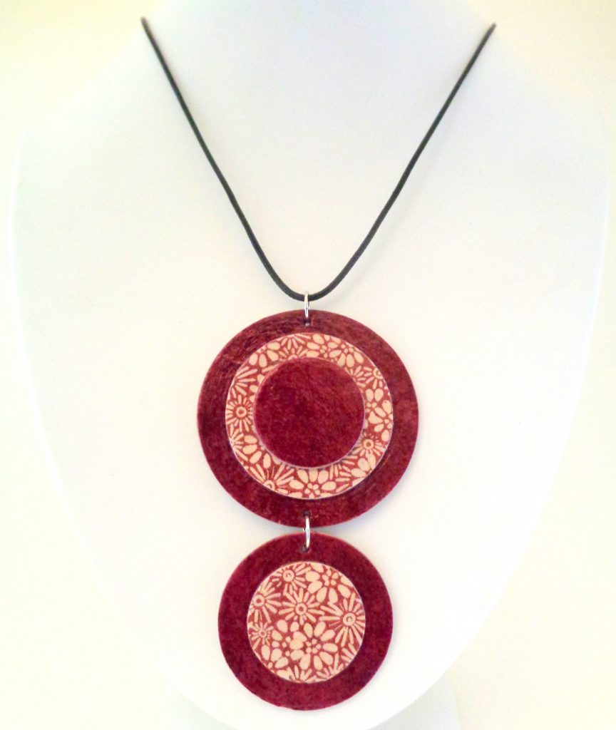 Pendentif long ronds en carton - Bordeaux/Fleurs bordeaux