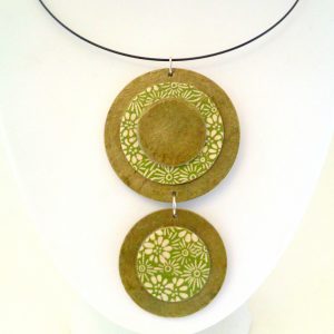 Pendentif long ronds en carton - Vert olive/vert fleurs