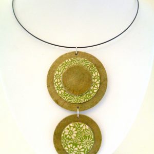 Pendentif long ronds en carton - Vert olive/vert fleurs – Image 2