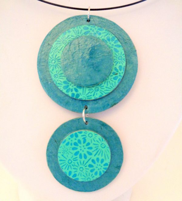 Pendentif long ronds en carton - Bleu turquoise/Fleurs bleues