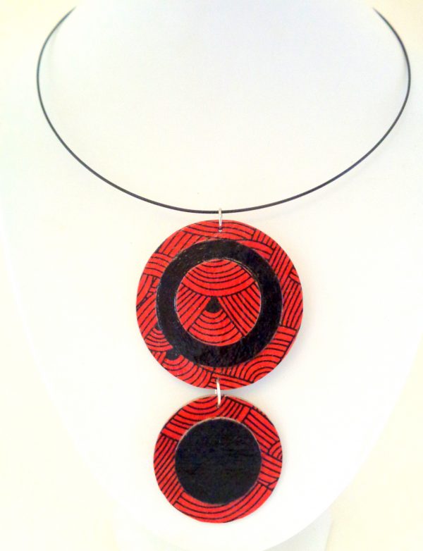 Pendentif long ronds en carton - "Rouge noeuds"/Noir