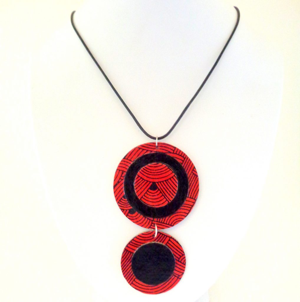 Pendentif long ronds en carton - "Rouge noeuds"/Noir