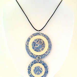 Pendentif long ronds en carton - Fleurs "bleu porcelaine"/Blanc – Image 3