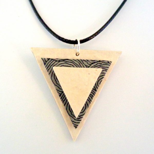 Pendentif triangle en carton - Blanc/Cercles gris