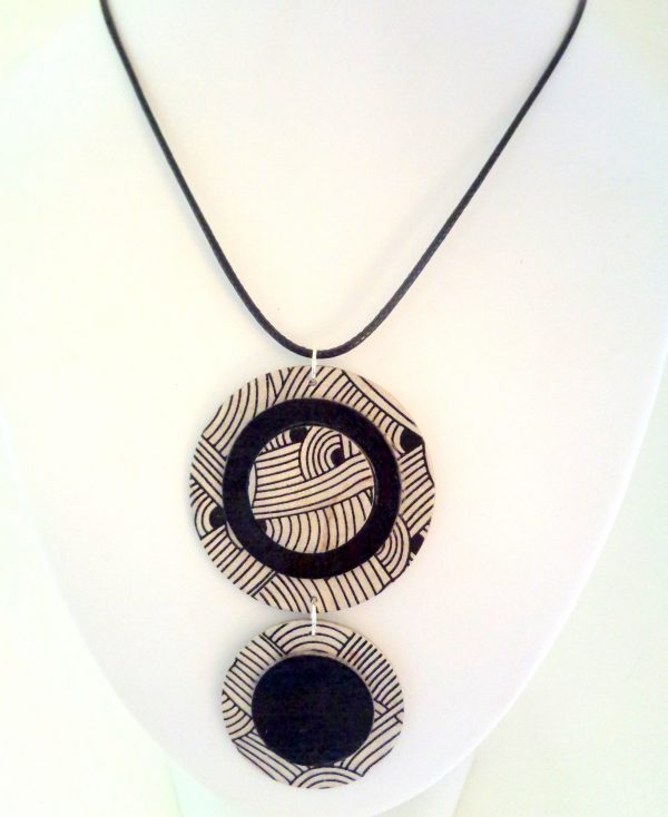 Pendentif long ronds en carton - "Blanc noeuds"/Noir