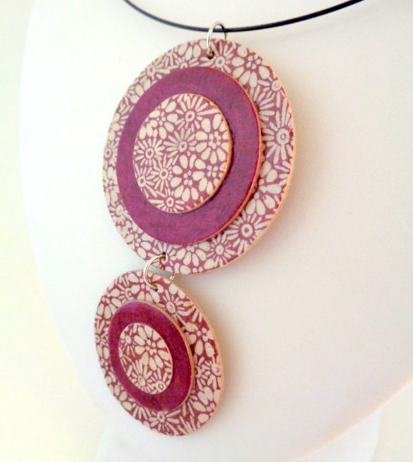 Pendentif long ronds en carton - Fleurs bordeaux/bordeaux