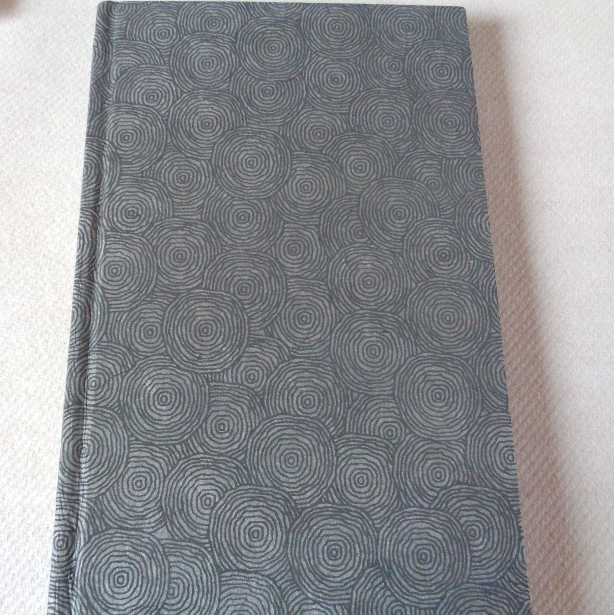 Agenda de poche 2018 - 9,5 cm X 17,5 cm - Gris à cercles - 128 pages – Image 3