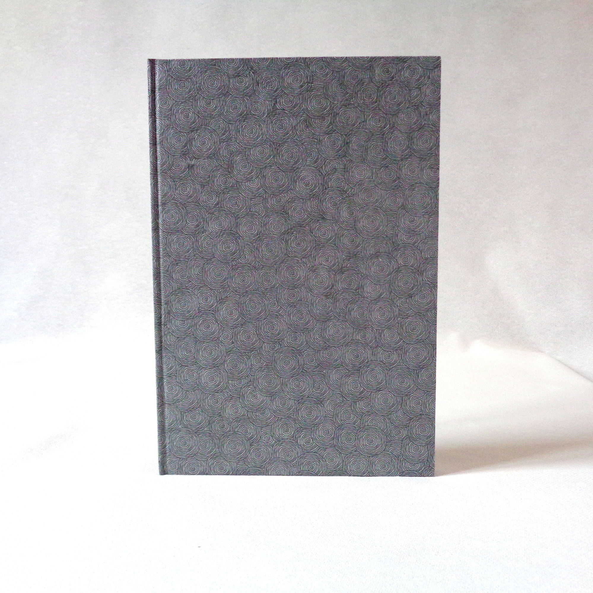 Agenda 2018 - 17,5 cm X 25 cm - Gris à cercles - 128 pages – Image 1