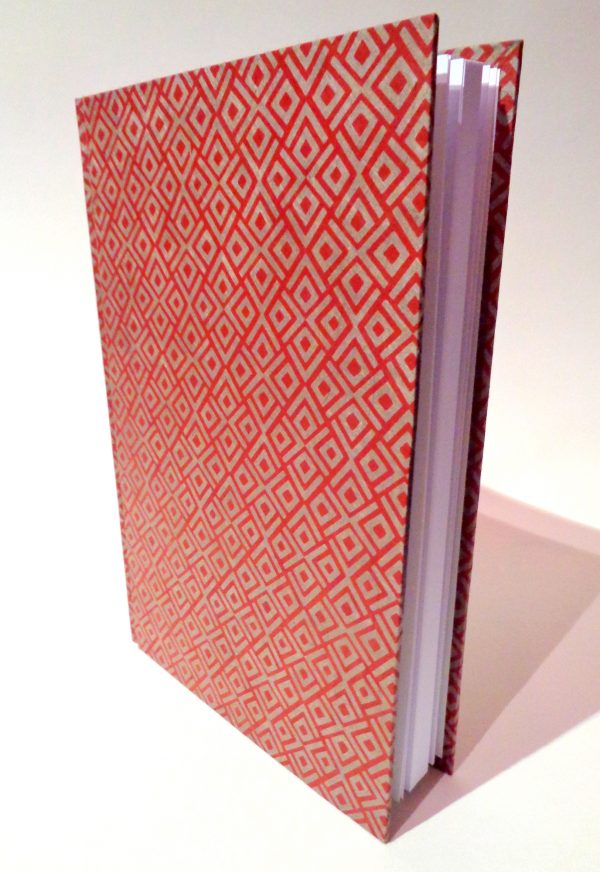 Carnet A5 - 15,5 cm X 22 cm - "Gris et losange rouge" - 160 pages blanches