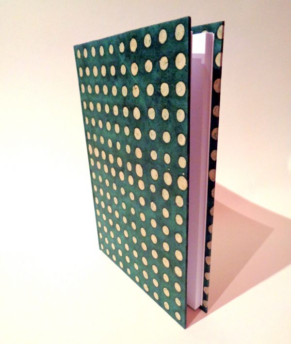 Carnet A5 - 15,5 cm X 22 cm - "Vert à pois blancs" - 160 pages blanches -