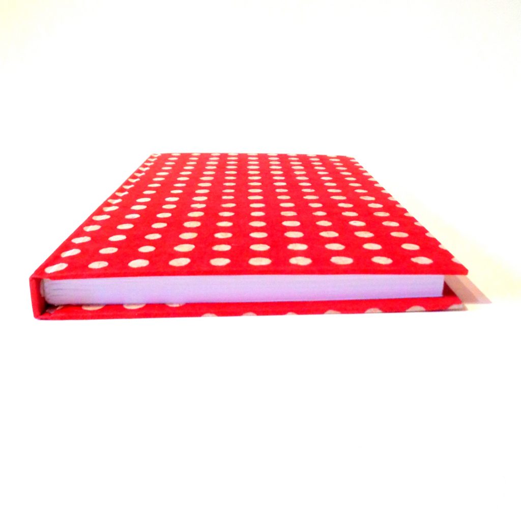 Carnet A5 - 15,5 cm X 22 cm - "Rouge à pois blancs" - 160 pages blanches -