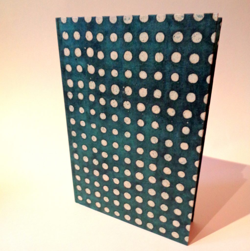Carnet A5 - 15,5 cm X 22 cm - "Vert à pois blancs" - 160 pages blanches -