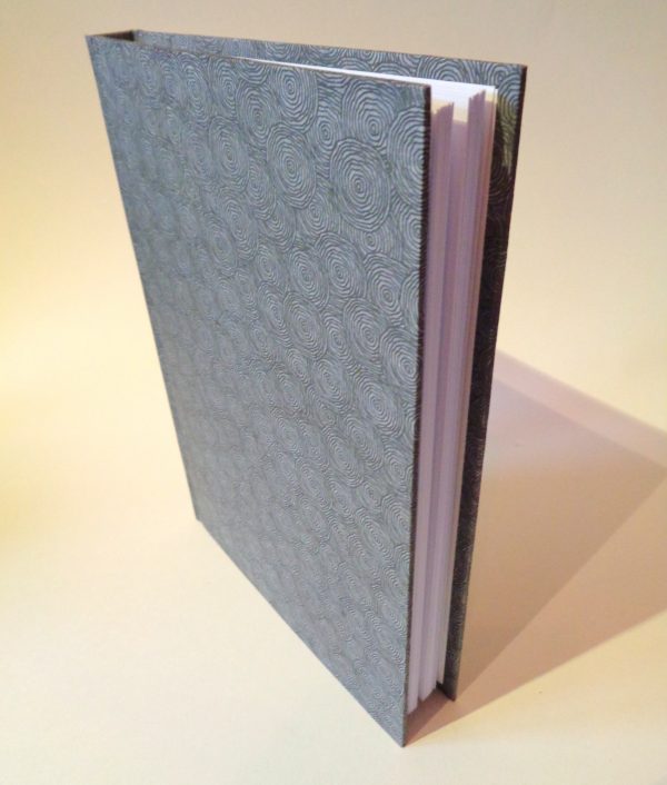 Carnet A5 - 15,5 cm X 22 cm - "Gris à cercles" - 160 pages blanches -