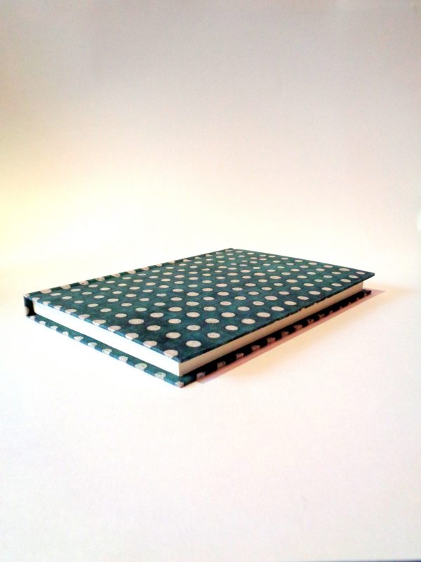 Carnet A5 - 15,5 cm X 22 cm - "Vert à pois blancs" - 144 pages