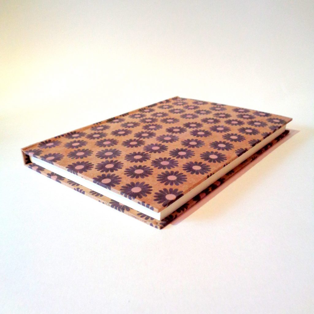Carnet A5 - 15,5 cm X 22 cm - "Marguerites marron" - 160 pages
