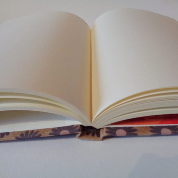 Carnet A5 - 15,5 cm X 22 cm - "Marguerites marron" - 160 pages