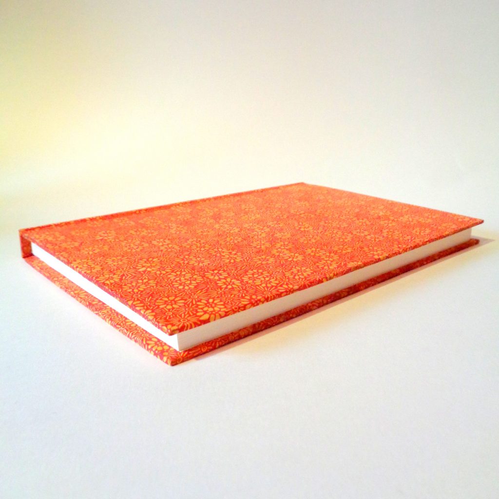 Carnet A5 - 15,5 cm X 22 cm - "Orange à fleurs" - 144 pages