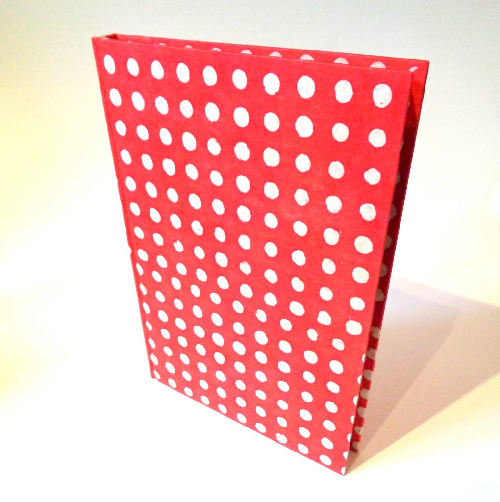 Carnet A5 - 15,5 cm X 22 cm - "Rouge à pois blancs" - 144 pages
