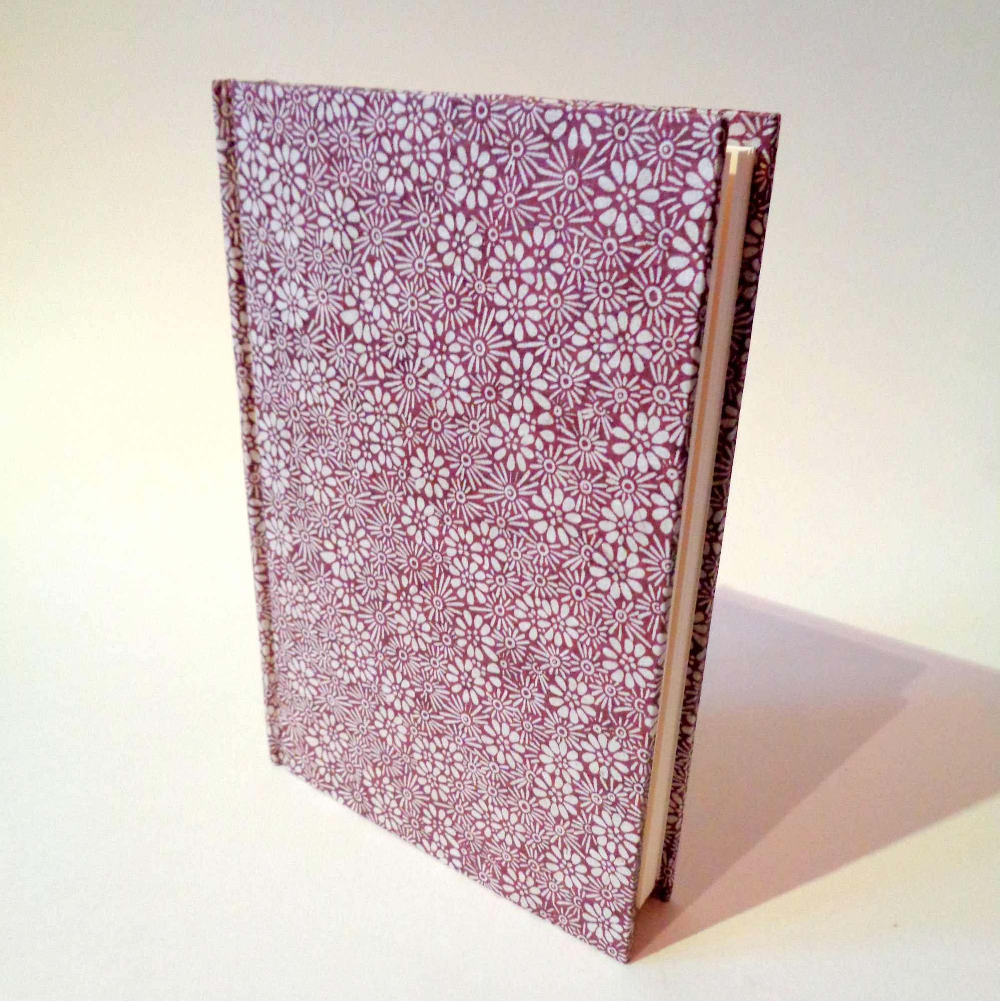 Carnet de poche - 11 cm x 16 cm - "Bordeaux Fleuri" - 128 pages - Ligné – Image 1