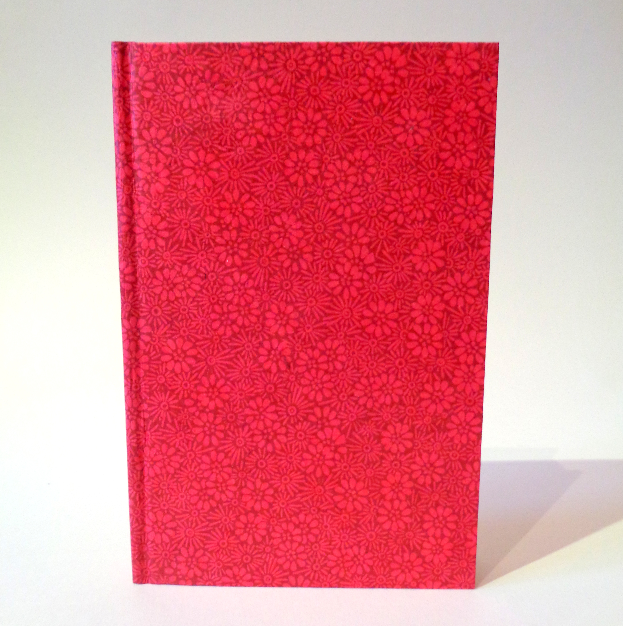 Carnet de poche - 11 cm x 16 cm - " Rouge à fleurs" - 144 pages – Image 1
