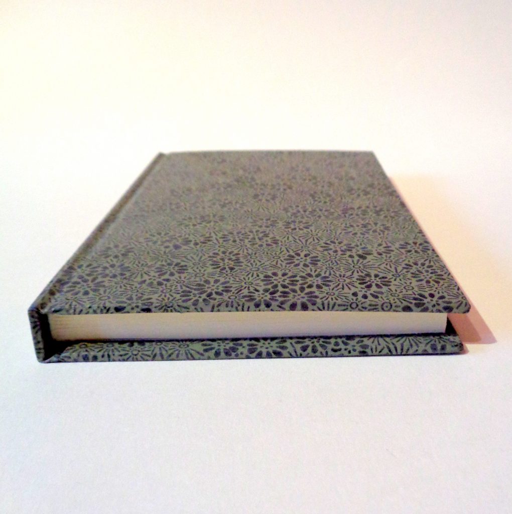 Carnet de poche - 11 cm x 16 cm - "Gris à fleurs" - 144 pages