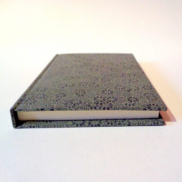 Carnet de poche - 11 cm x 16 cm - "Gris à fleurs" - 144 pages