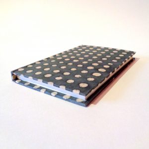 Carnet de poche - 11 cm x 16 cm - "Gris à pois blancs" - 128 pages - Ligné – Image 4