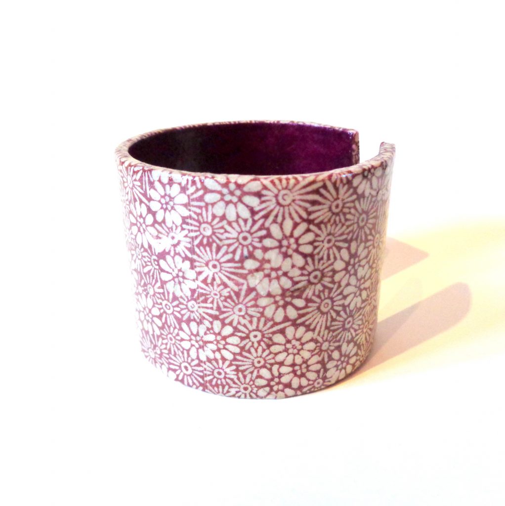 Bracelet manchette en carton - Bordeaux à fleurs