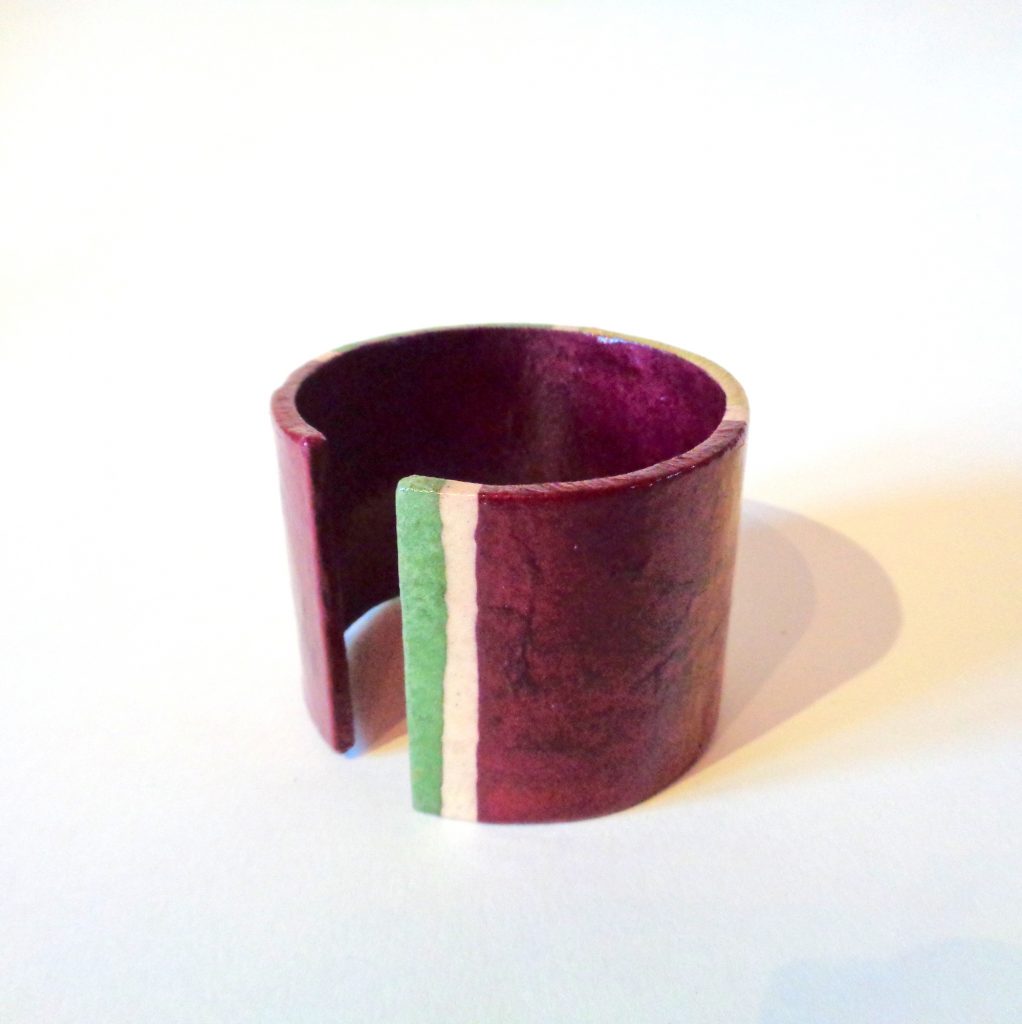 Bracelet manchette en carton - Bordeaux et vert à rayures