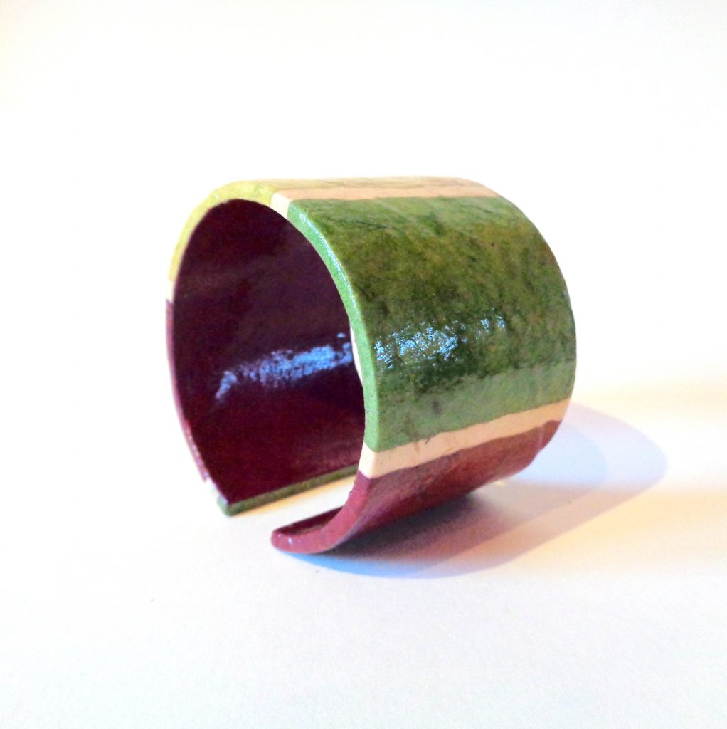 Bracelet manchette en carton - Bordeaux et vert à rayures