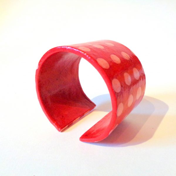 Bracelet manchette en carton - Rouge à pois blancs