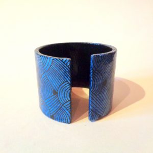 Bracelet manchette en carton - "Bleu Nœuds" – Image 2