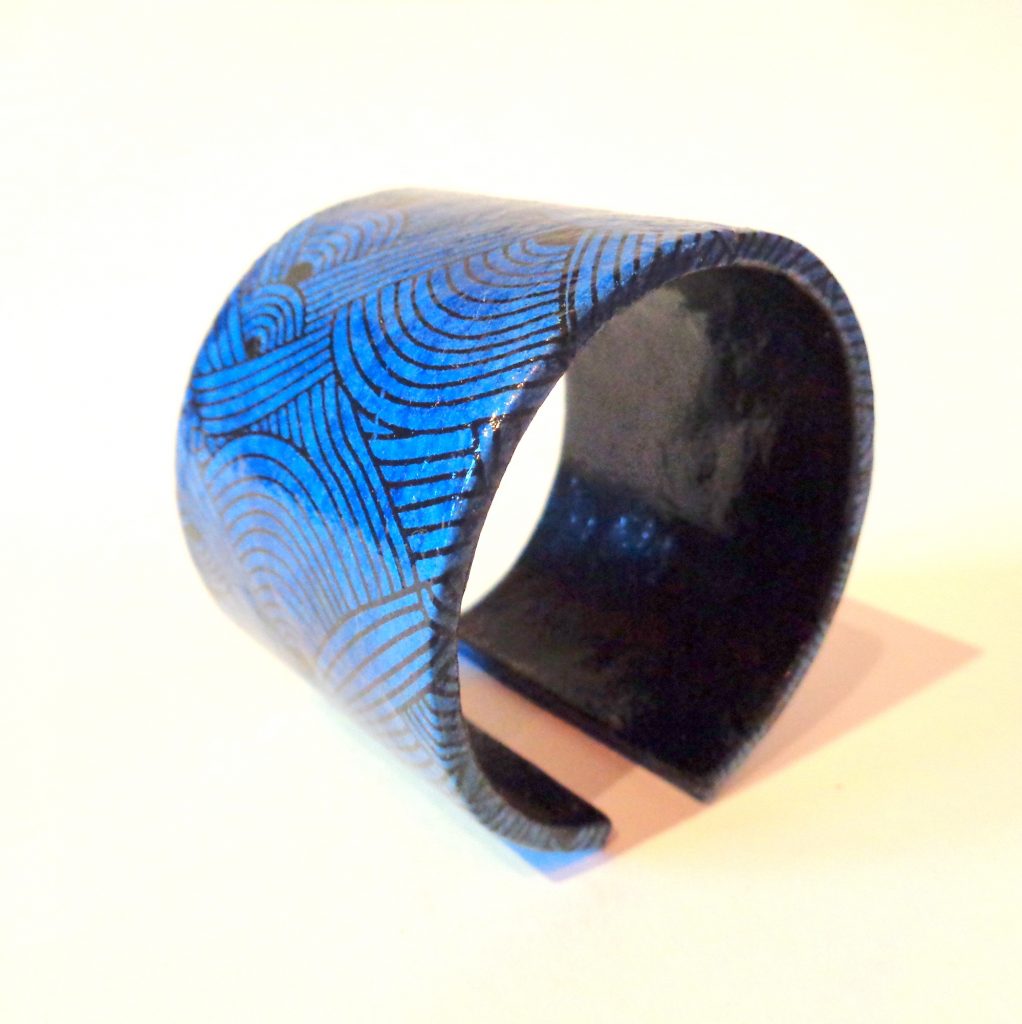 Bracelet manchette en carton - "Bleu Nœuds"