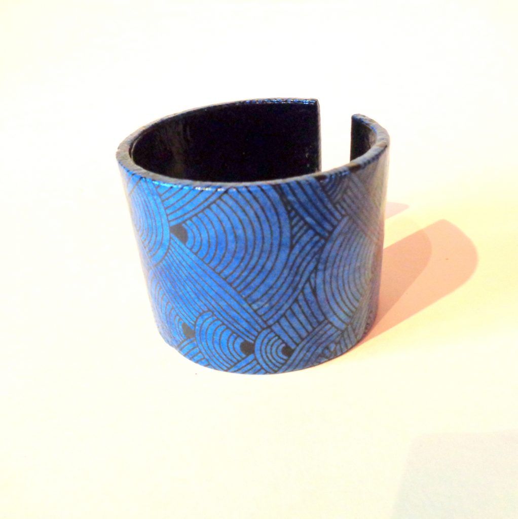 Bracelet manchette en carton - "Bleu Nœuds"