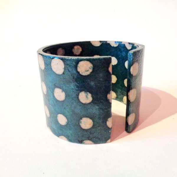 Bracelet manchette en carton - Vert à pois blancs
